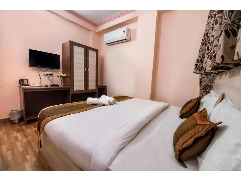 Hotel Bleue Mont Varanasi 3*,  India