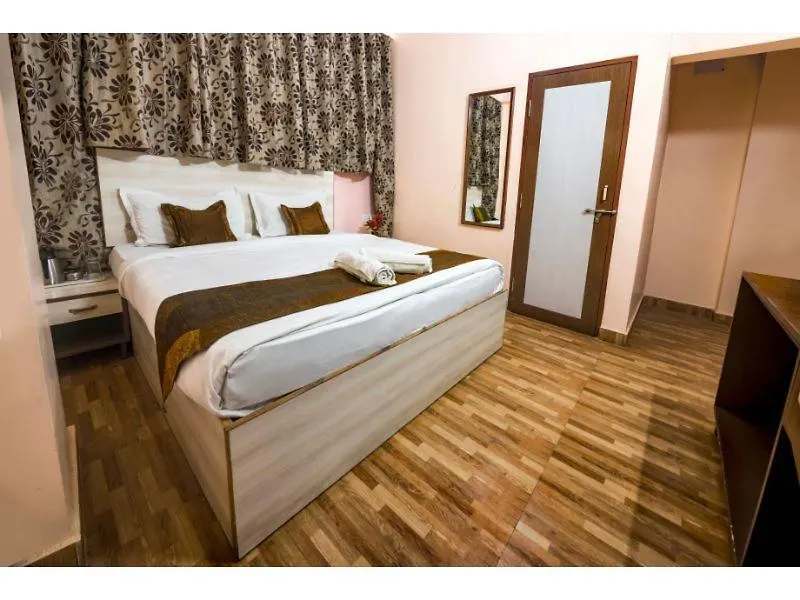 Hotel Bleue Mont Varanasi 3*,  India