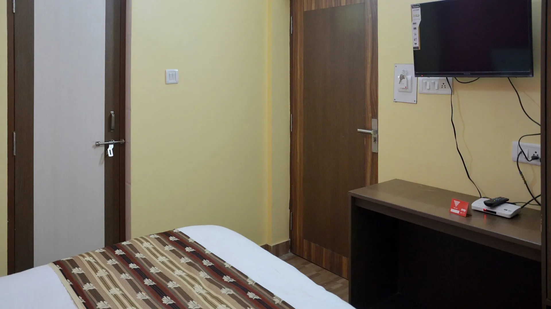 Hotel Bleue Mont Varanasi 3*,
